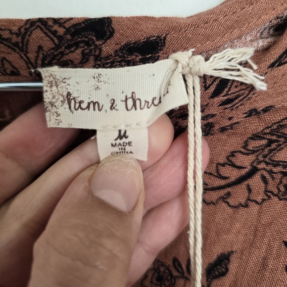 Hem & Thread lace up back floral blouse Burnt Orange And Black - Picture 5 of 6